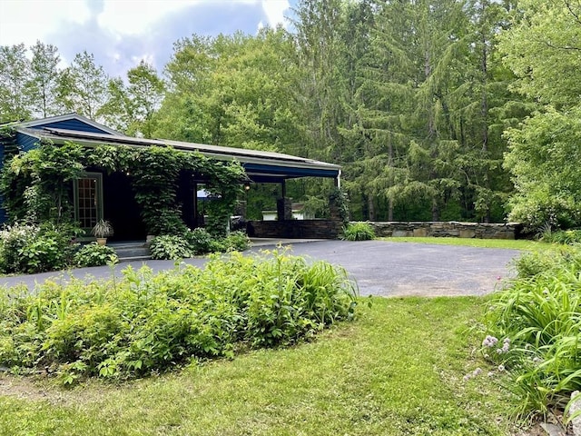 947 Burts Pit Rd, Northampton, MA 01062 - view of grassy yard featuring driveway