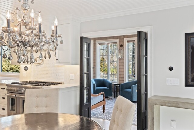 dining area featuring crown molding and a notable chandelier