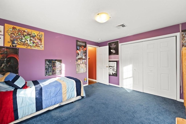 bedroom featuring carpet floors and a closet