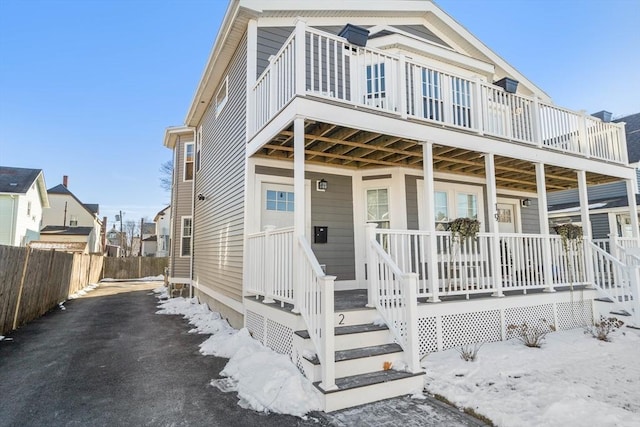 view of front of house featuring a porch