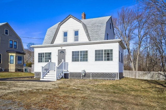 view of front of property with a front lawn