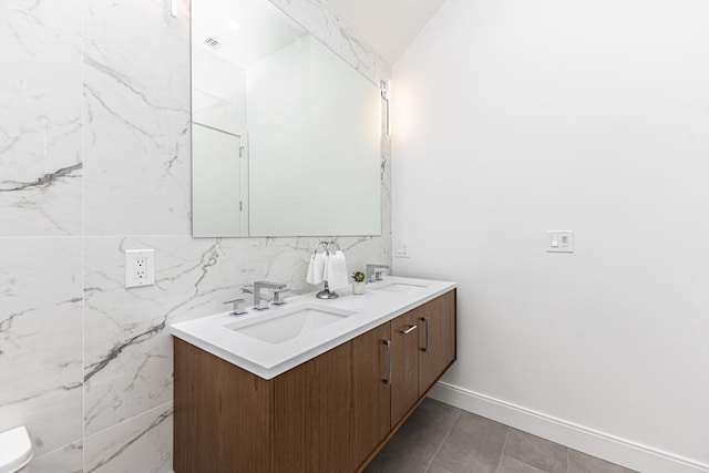 95 Griswold St Unit 95, Cambridge, MA 02139 - bathroom with double vanity, tile patterned floors, toilet, and baseboards