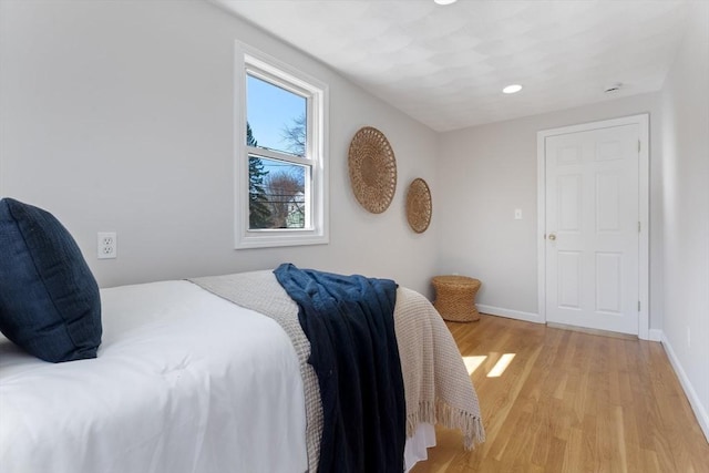 bedroom with recessed lighting, baseboards, and light wood-type flooring