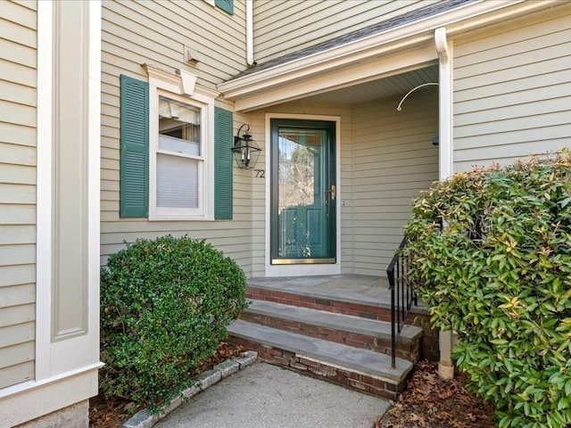 view of exterior entry featuring covered porch