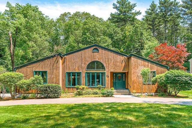 75 Winter St, Hopkinton, MA 01748 - view of front of house featuring a front yard