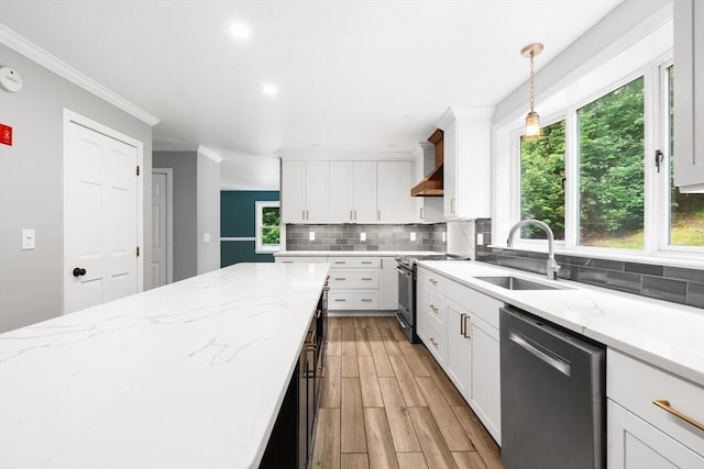 7 Evergreen Cir, Sterling, MA 01564 - kitchen featuring stainless steel appliances, tasteful backsplash, white cabinetry, light wood-style flooring, and hanging light fixtures