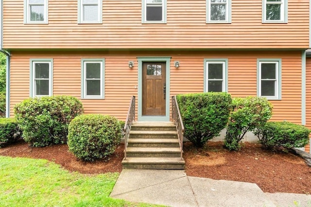 7 Evergreen Cir, Sterling, MA 01564 - entrance to property