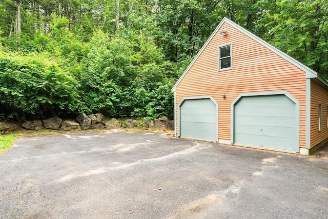 7 Evergreen Cir, Sterling, MA 01564 - view of detached garage