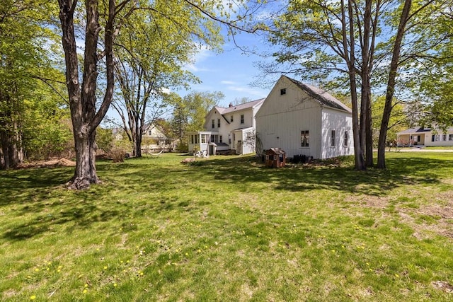 view of grassy yard with an outdoor structure