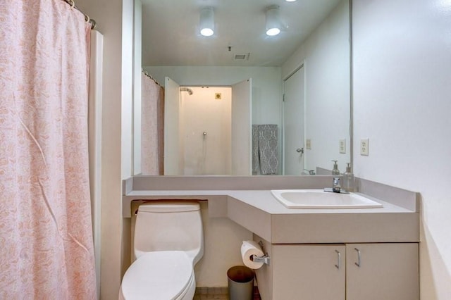 bathroom with toilet, vanity, and recessed lighting