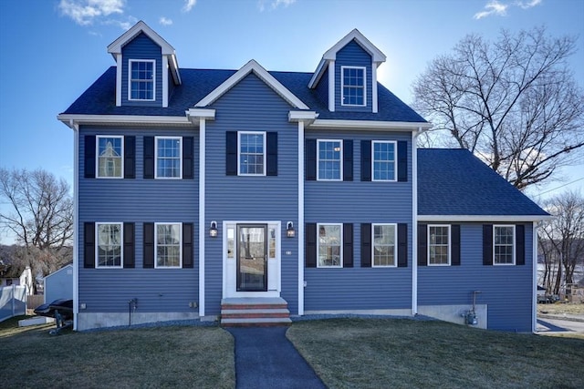 view of front of house featuring a front lawn