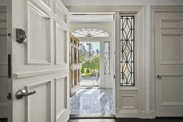 824 Tucker Rd, Dartmouth, MA 02747 - view of entryway