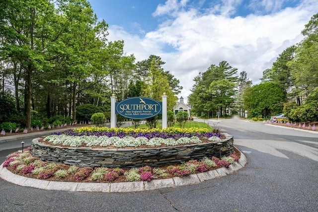 view of community / neighborhood sign