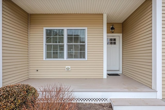 doorway to property with covered porch