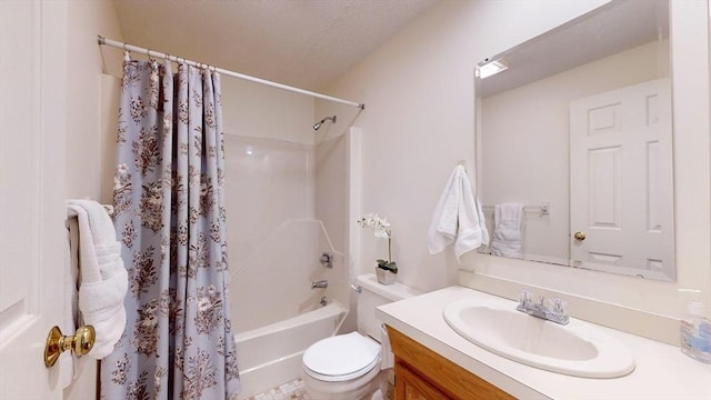 full bathroom featuring shower / tub combo with curtain, vanity, and toilet