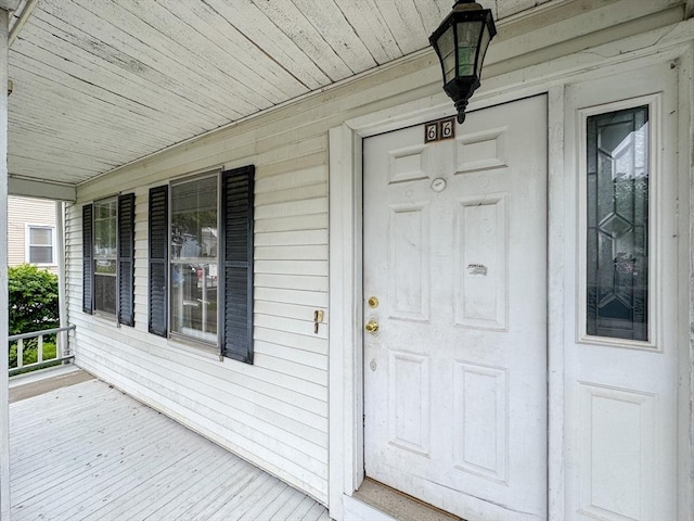 66 Taylor St, Holyoke, MA 01040 - property entrance with a porch
