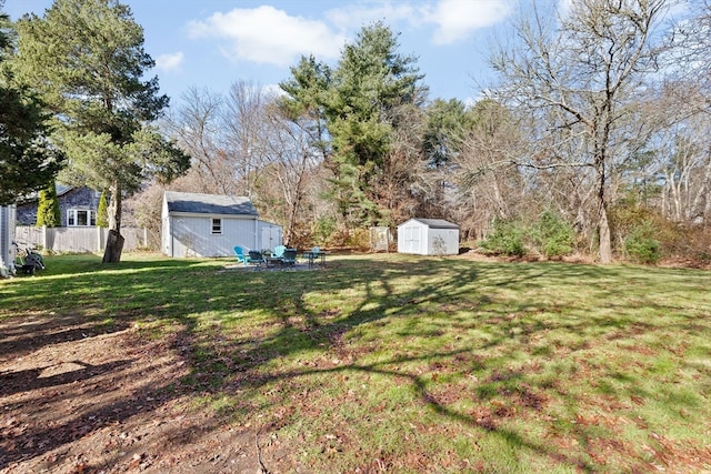 view of yard with a shed