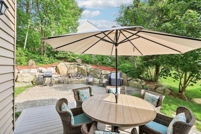 23 Jasmine Ct, Dracut, MA 01826 - view of patio with outdoor dining area and grilling area