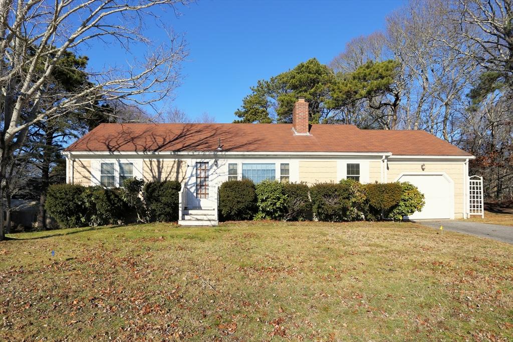 view of front of home with a front yard and a garage