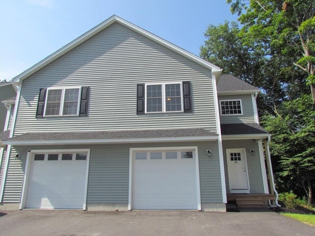 view of front property featuring a garage