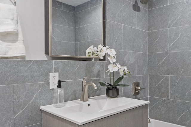 bathroom with tasteful backsplash and vanity