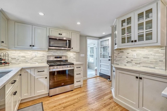 277 Ridgewood Dr, Norwood, MA 02062 - kitchen featuring stainless steel appliances, light wood-style flooring, backsplash, and recessed lighting