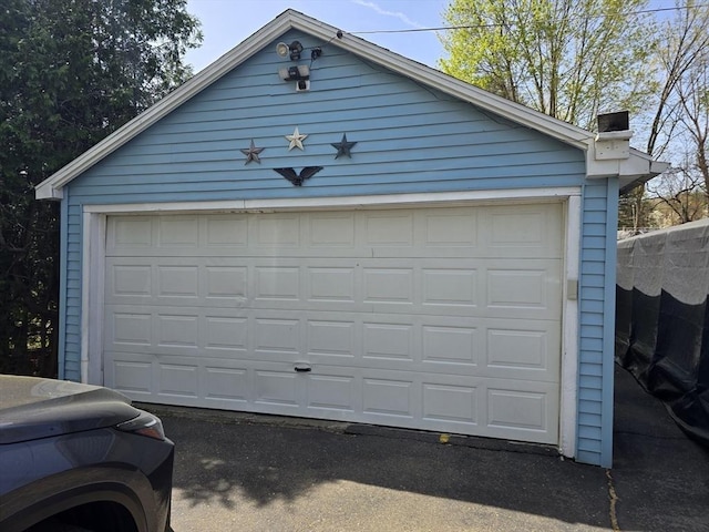 view of detached garage