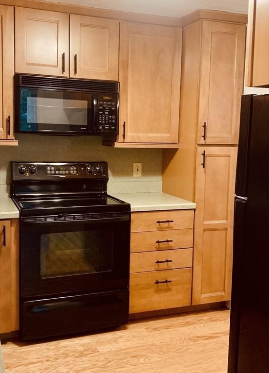 5 Woodsum Dr Unit 7, Braintree, MA 02184 - kitchen featuring black appliances, light countertops, and light wood-style flooring