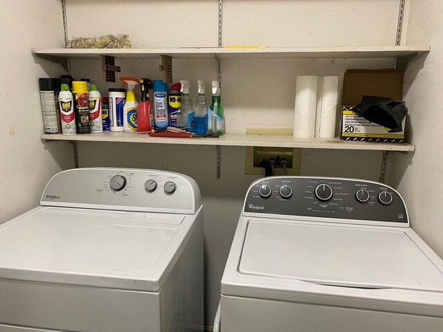 14 Plain Rd E Unit B, Deerfield, MA 01373 - laundry room with independent washer and dryer