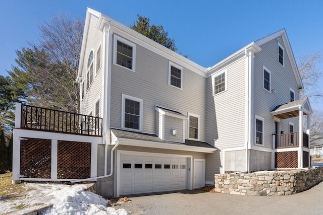 view of front of house with a garage