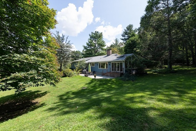 view of yard featuring a patio