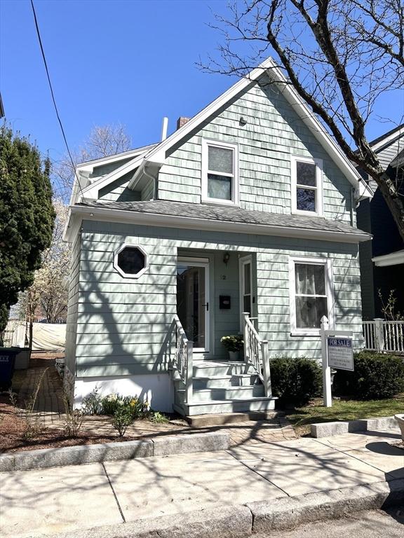 bungalow featuring a porch