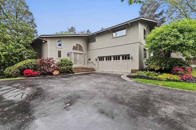 view of front of house with driveway