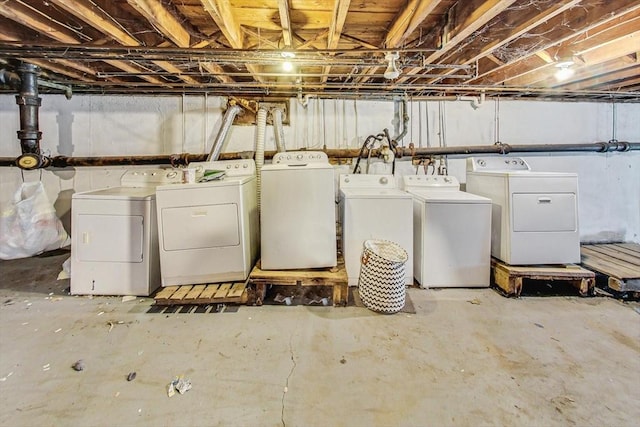 basement featuring washing machine and clothes dryer