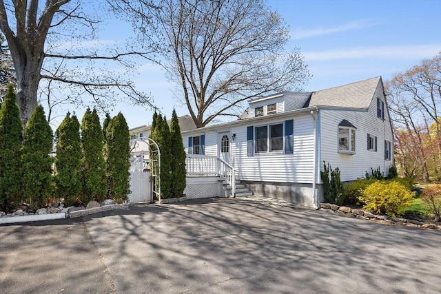 view of front of property
