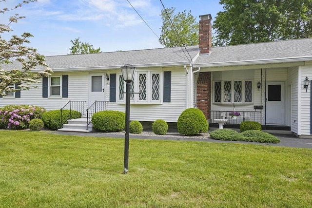 395 Franklin Rd, Fitchburg, MA 01420 - single story home featuring a chimney and a front lawn
