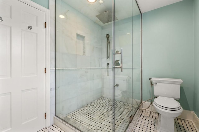 full bath with tile patterned floors, a stall shower, toilet, and baseboards