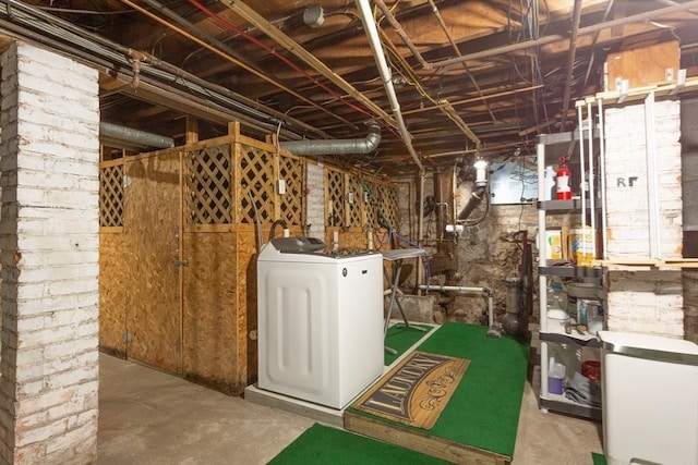 basement featuring washer / dryer