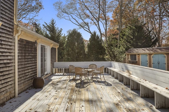 8 School House Vlg, Oak Bluffs, MA 02557 - deck with outdoor dining area