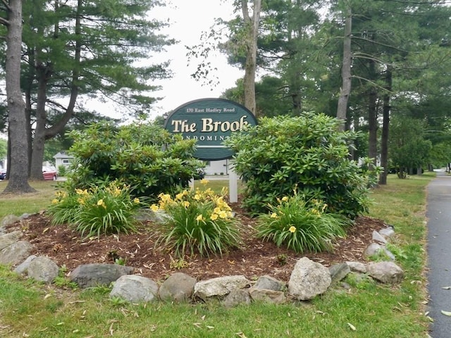 view of community / neighborhood sign