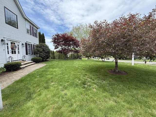 5 Cortland Dr, Hudson, MA 01749 - view of green lawn