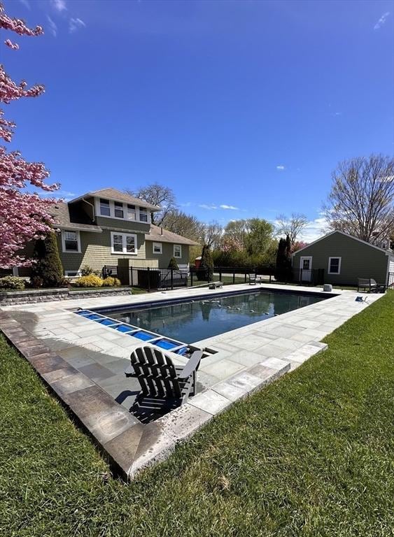 view of swimming pool with a patio and a lawn