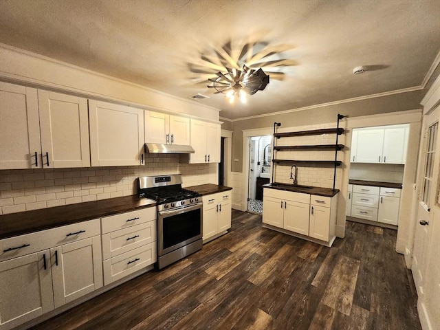 kitchen with sink, crown molding, stainless steel gas range oven, white cabinets, and dark hardwood / wood-style flooring