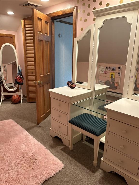 bathroom featuring visible vents and carpet floors