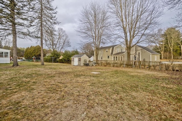 view of yard featuring a storage unit