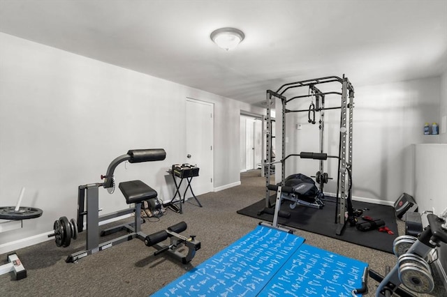 workout area featuring baseboards