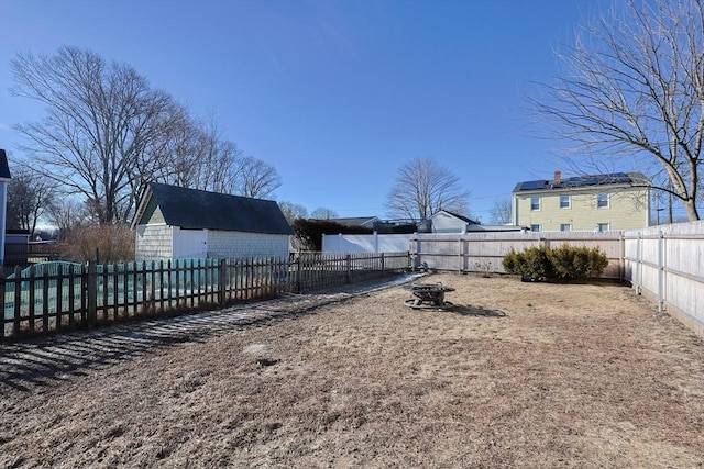 view of yard featuring a fire pit