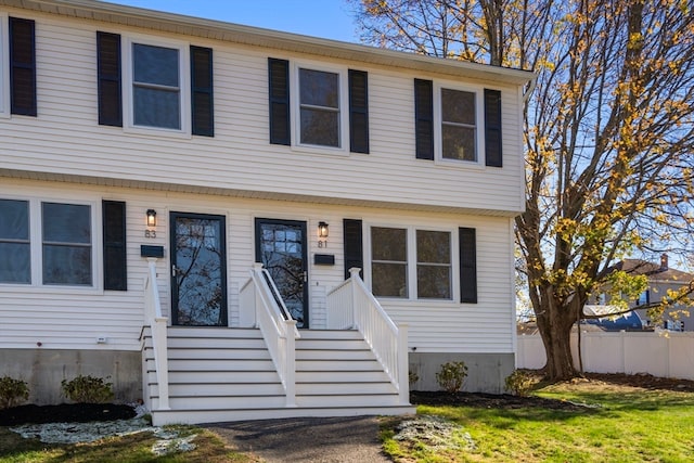 view of front of house with a front yard