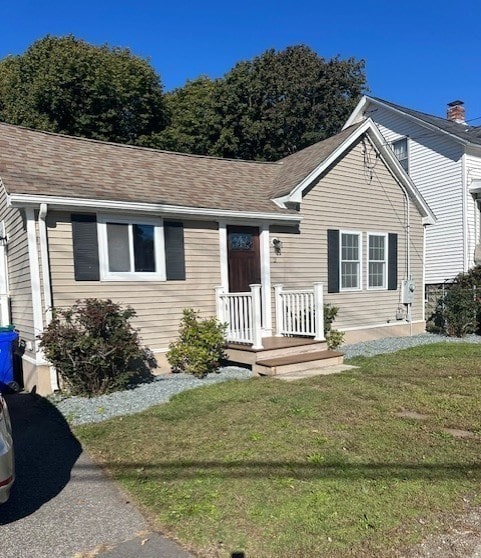 single story home featuring a front yard