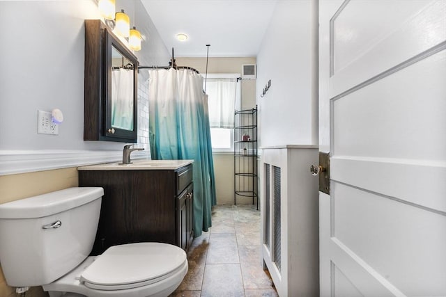 full bathroom featuring vanity, curtained shower, and toilet
